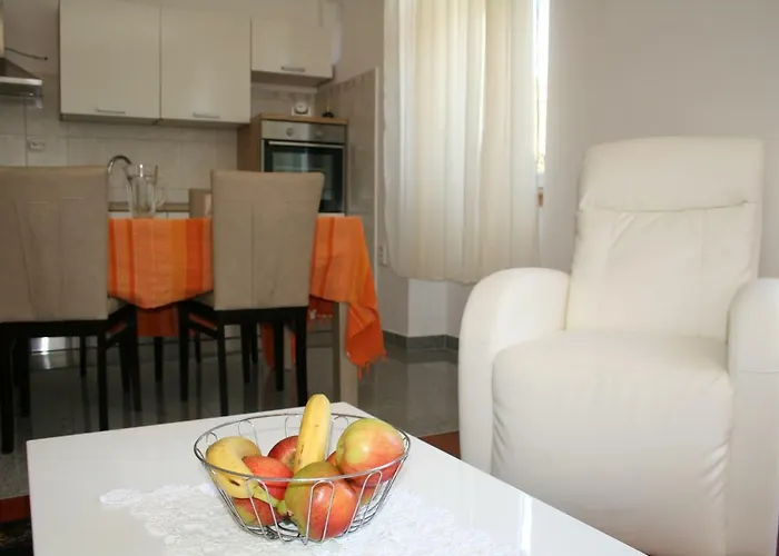 Azur Bacvice Apartment Split